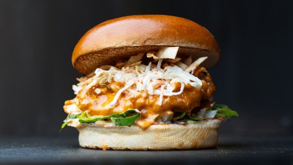 Crispy Dynamite Chicken Burger كريسبي داينمت تشكن برغر