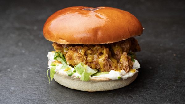 Crispy Santafe Chicken Burger كريسبي سانتافيه تشكن برغر