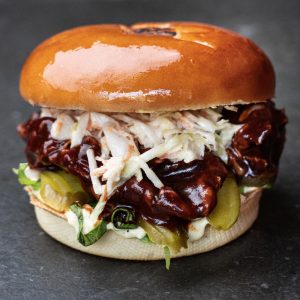 BBQ Crispy Chicken Burger باربكيو كريسبي تشكن برغر