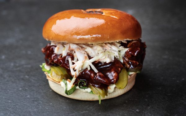 BBQ Crispy Chicken Burger باربكيو كريسبي تشكن برغر